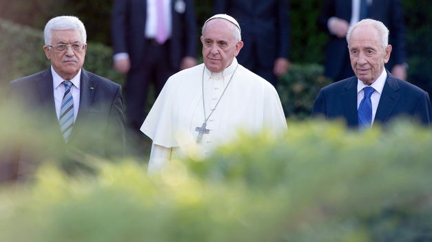 Francisco-Mahmoud-Peres-Jardines-Vaticano TINIMA20140608 0263 5