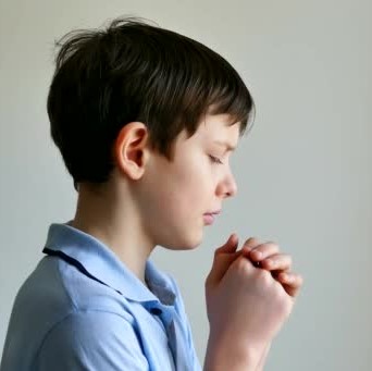 boy-teenager-praying