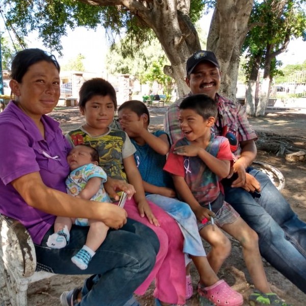 familia-busca-ayuda-realidad-de-pobreza-en-mexico-105056.jpg - 157.38 KB